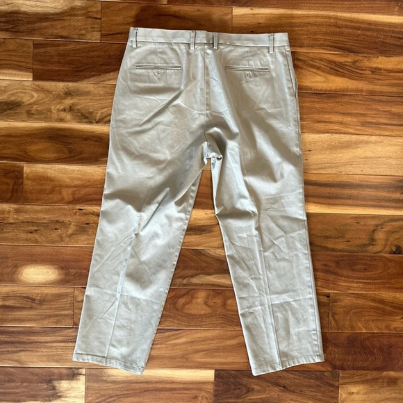 Dockers Classic Fit Signature Tan Khaki Lux Cotton Stretch
Pants size 38x30 - Picture 5 of 6